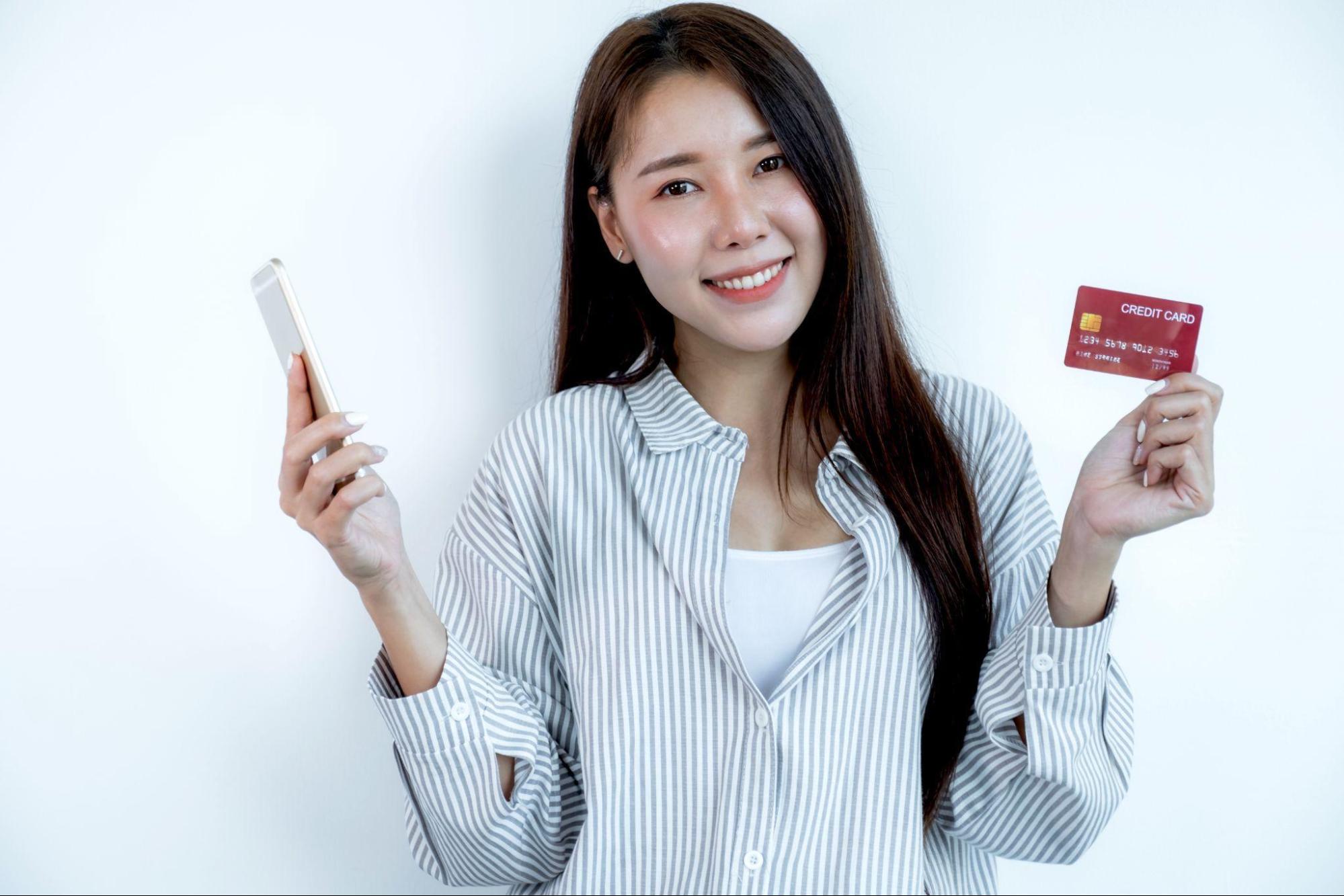 ทำความเข้าใจบัตรกดเงินสดกับบัตรเครดิต